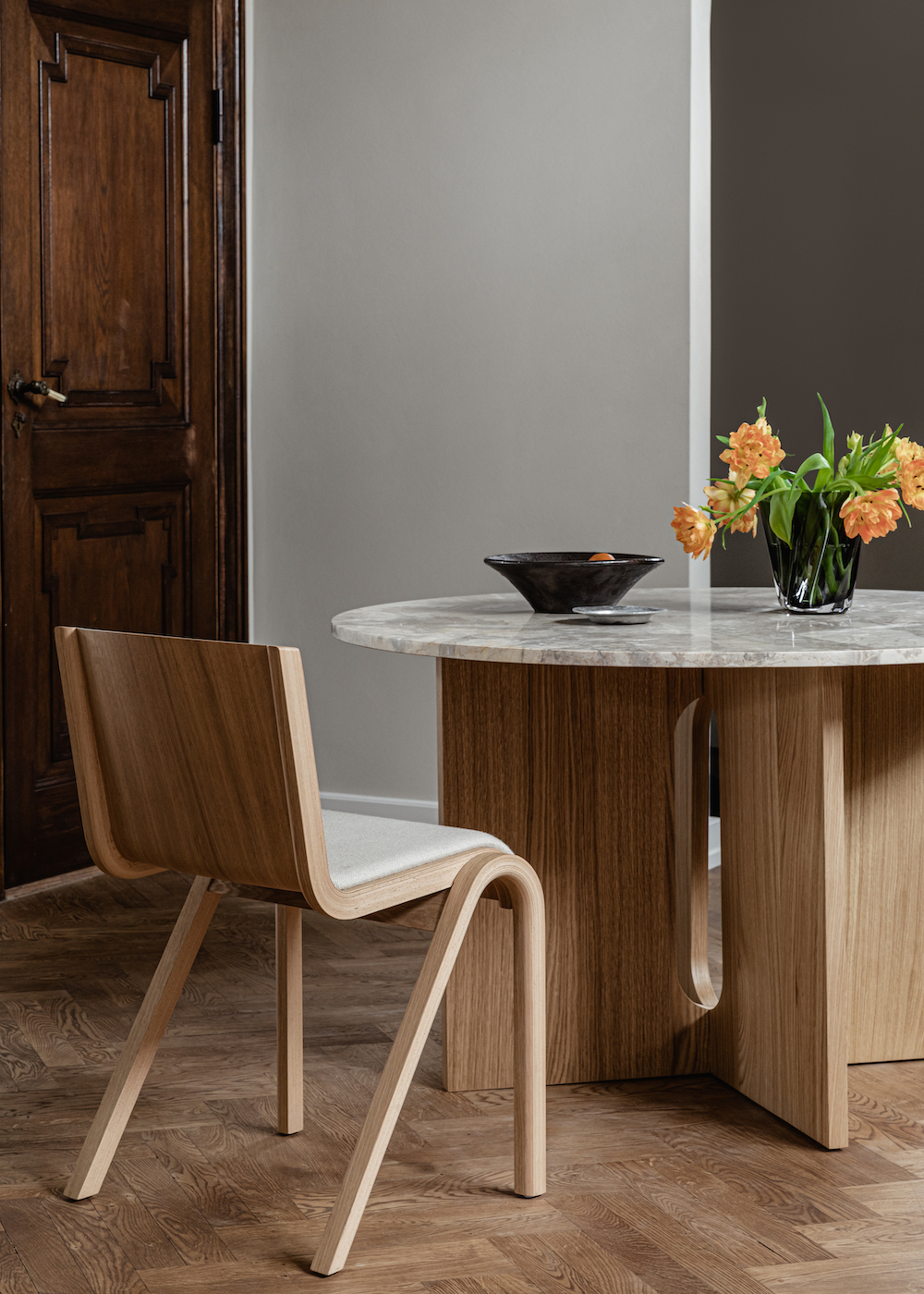 Chaise de luxe pour salle à manger et Table de design pour intérieur